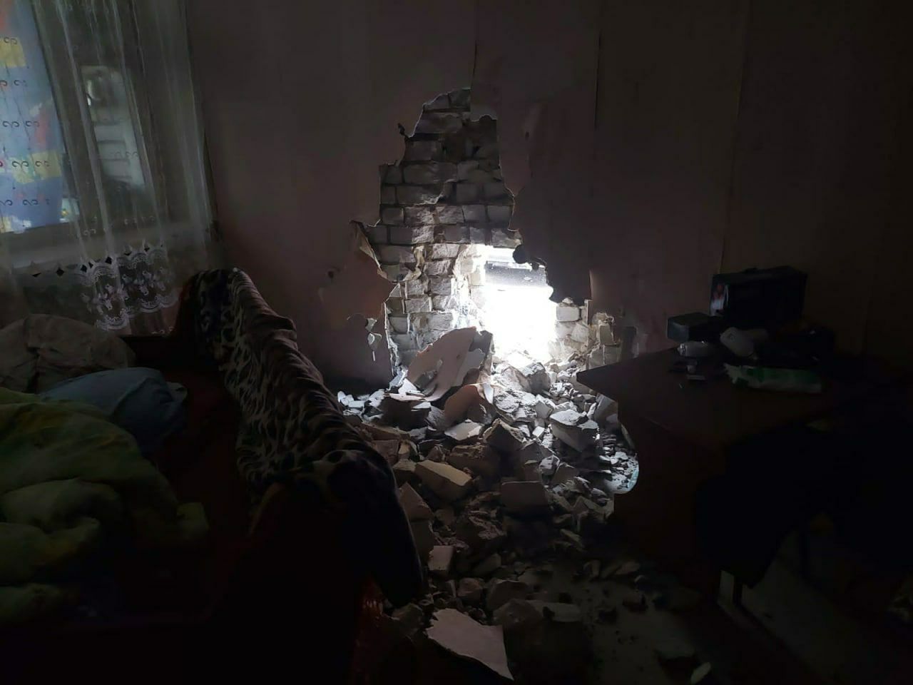 Полиция показала фото последствий ночного обстрела Никополя